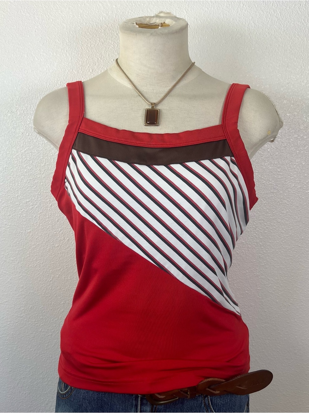 2000’s Women’s Red Striped Athletic Tank Top with Contrast Trim
